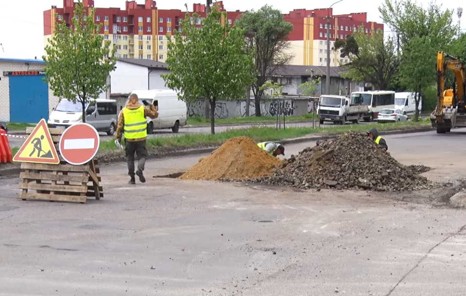Ремонт за 49 мільйонів: навіщо виймають асфальт на Карпенка-Карого у Луцьку