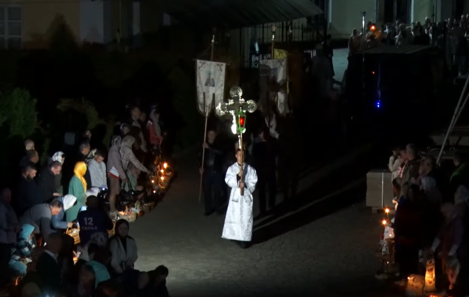 Великодня ніч у Луцьку: репортаж із собору Святої Трійці