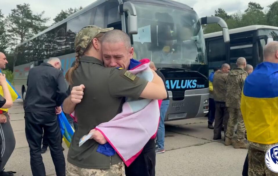 ВІДБУВСЯ ОБМІН! Перші емоції після звільнення з полону