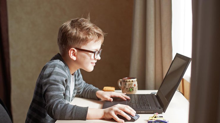 Переваги онлайн-навчання для школярів: простими словами